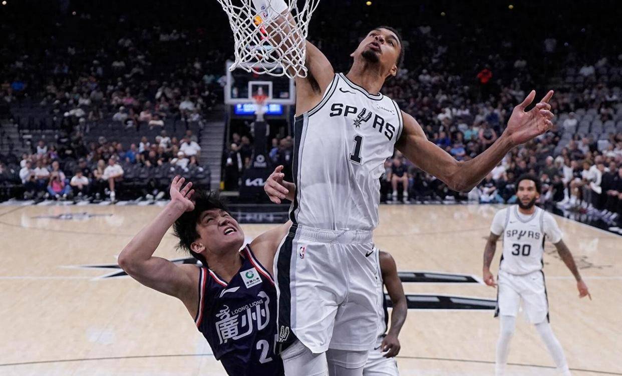 体育赛事关于广州队迎意大利杯关键赛，赛前主帅复盘，气氛紧张，细节决定成败的信息